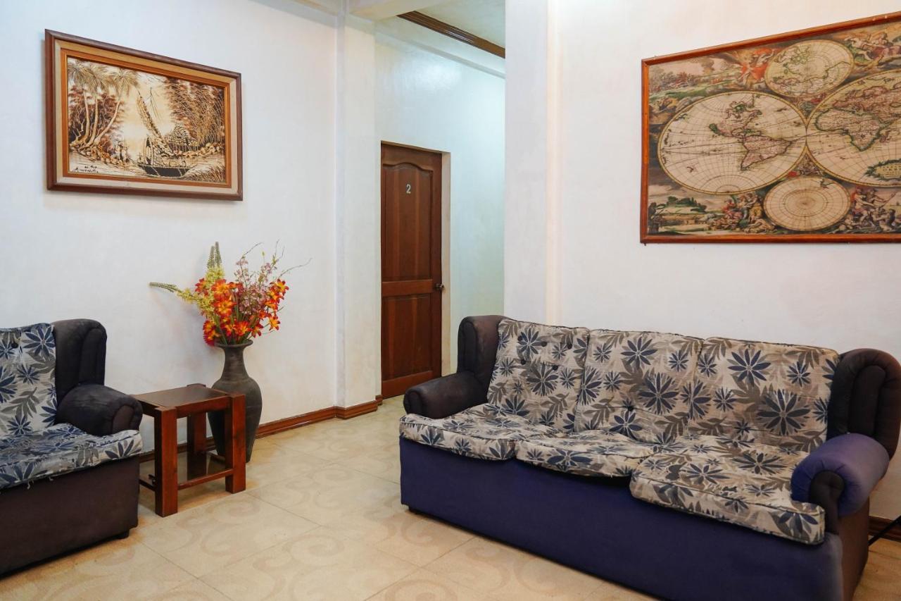 C Star Travellers Inn Oslob Esterno foto