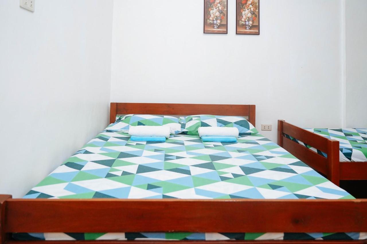 C Star Travellers Inn Oslob Esterno foto