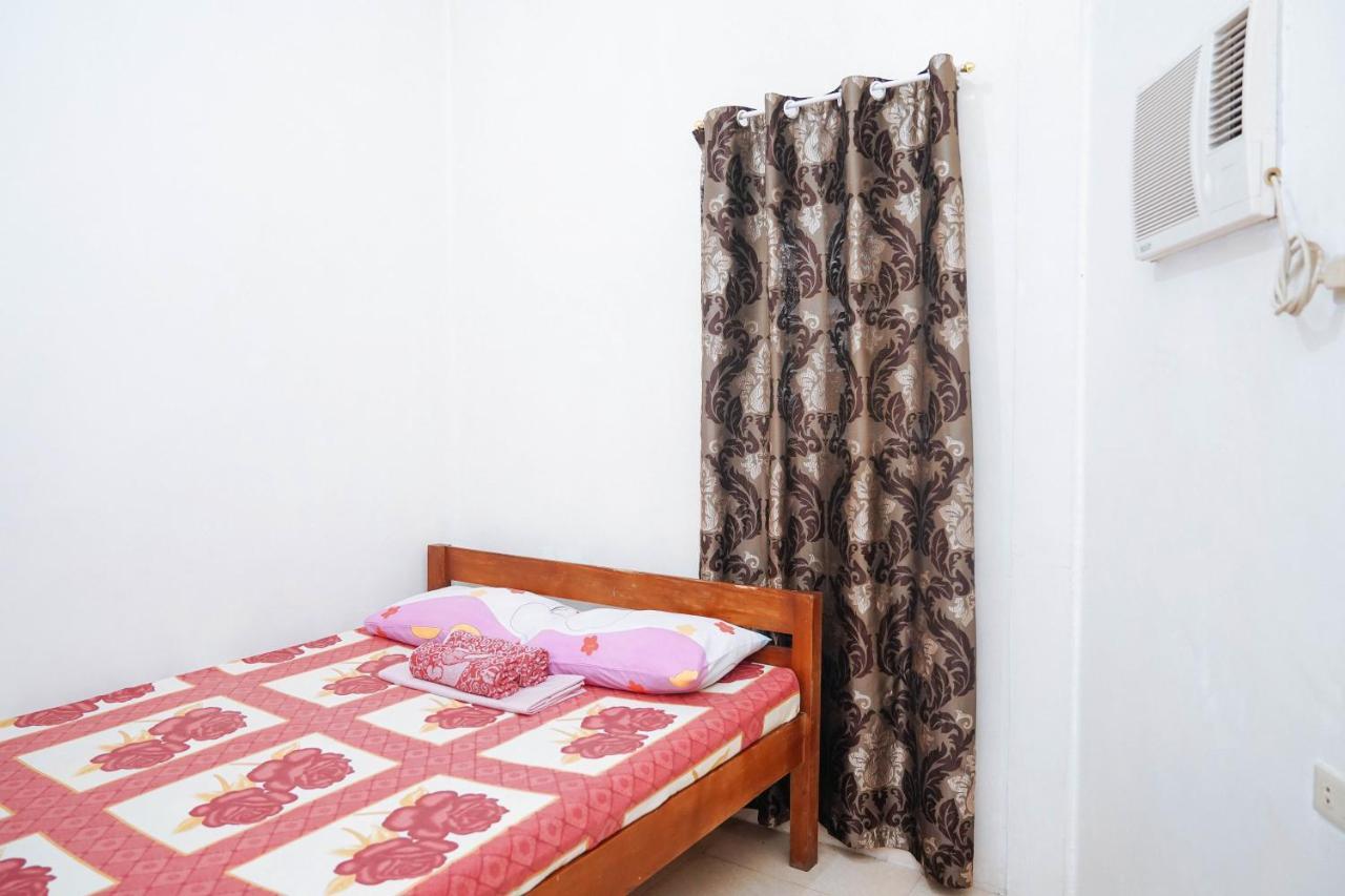 C Star Travellers Inn Oslob Esterno foto