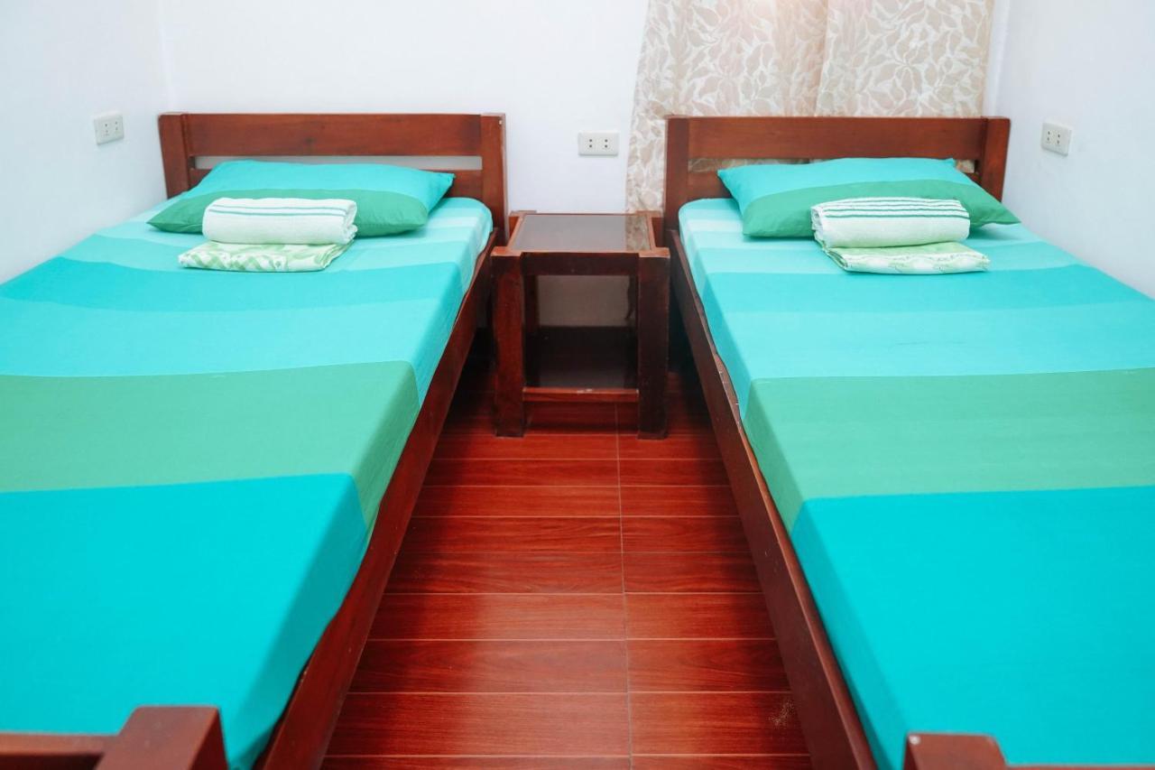 C Star Travellers Inn Oslob Esterno foto