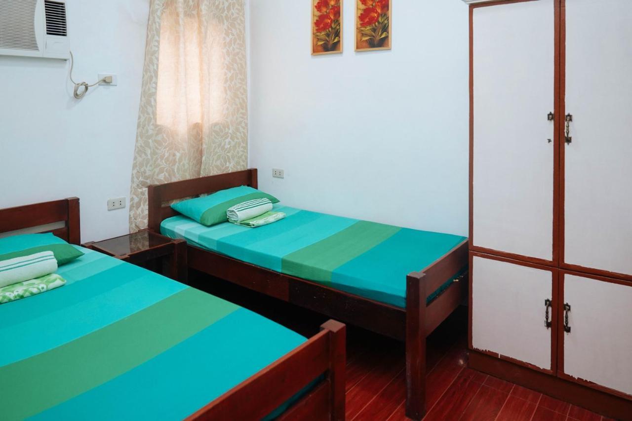 C Star Travellers Inn Oslob Esterno foto