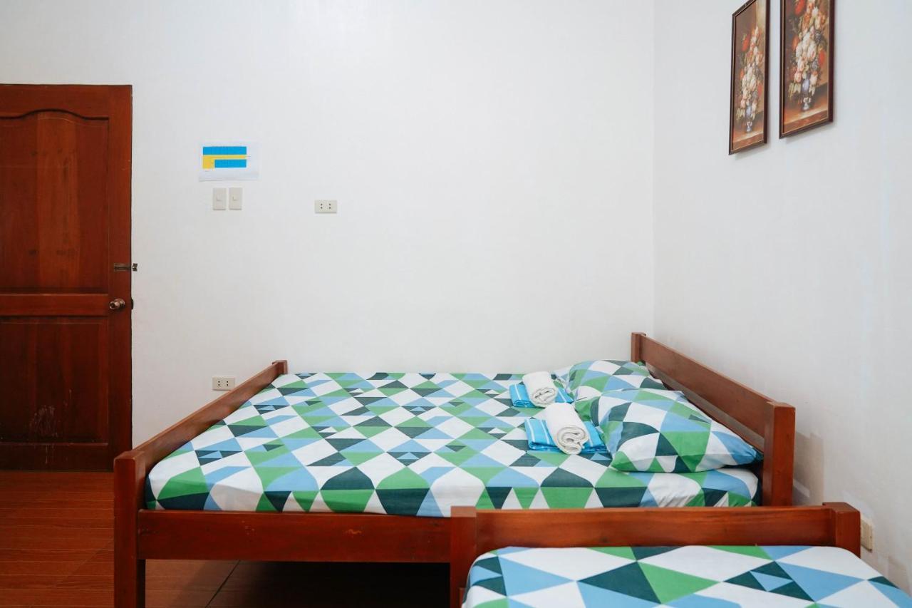C Star Travellers Inn Oslob Esterno foto